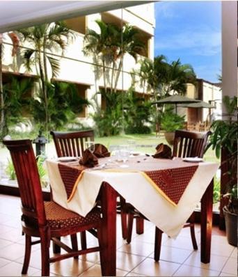 Umm Inn Hotel Malang Exteriör bild
